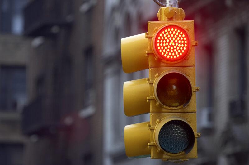What to Do at an Intersection With Flashing Lights in Fresno, CA